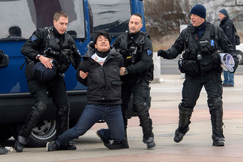 دستگیری یک معترض تبتی به سفر دو روزه رییس جمهوری چین به سوییس – مقابل مقر اروپایی سازمان ملل در شهر ژنو