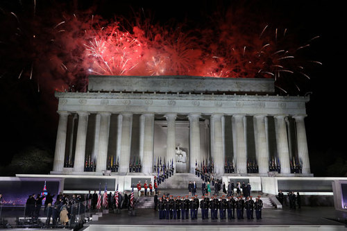 کنسرت و آتش بازی شبانه به افتخار ترامپ در کنار مجسمه یادبود آبراهام لینکلن