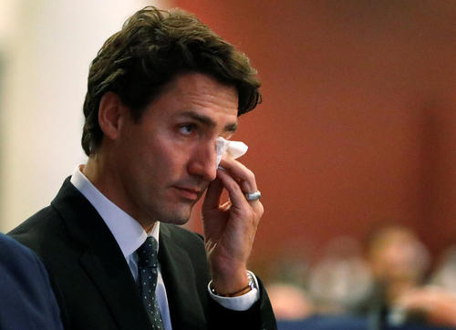 اشک های نخست وزیر کانادا در مراسم تشییع قربانیان مسلمان حمله تروریستی هفته گذشته به مسجدی در کبک