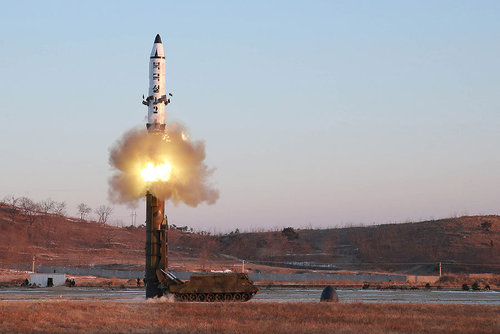 لحظه انجام آزمایش موشک بالستیک کره شمالی
