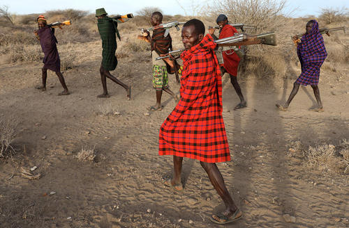 مردان قبیله ای مسلح در کنیا