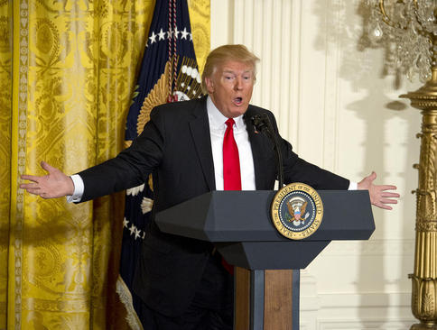 نشست خبری ترامپ با اصحاب رسانه ها در کاخ سفید
