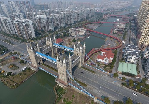 ساخت پلی الهام گرفته از پل برج لندن در شهر جیانگسو چین