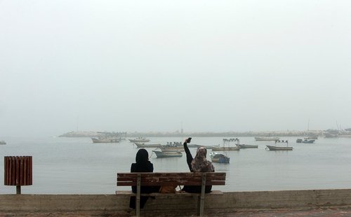گرفتن عکس سلفی در ساحل غزه