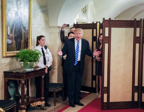 استقبال ترامپ از گردشگران بازدیدکننده از کاخ سفید