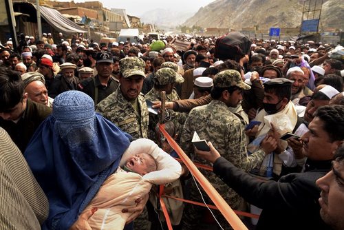 سه کشته در ازدحام شدید در منطقه مرزی تورخم بین افغانستان و پاکستان