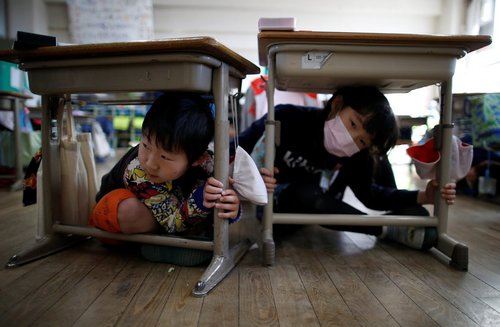مانور مقابله با زلزله در مدارس توکیو