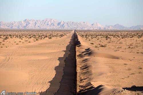 مرز بین آمریکا و مکزیک: حائل مرزی بین مکزیک و ایالات متحده که به عنوان دیوار مرزی هم شناخته می‌شود، برای ممانعت از ورود غیرقانونی به خاک آمریکا طراحی شده و شامل سازه‌های مختلفی است. این مرز 2000 مایل است و قرار است با دستور رییس‌جمهور تازه آمریکا تبدیل به دیوار شود.