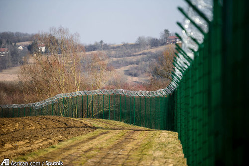 مرز بین اسلوونی و کرواسی: قسمت زیادی از مرز بین کرواسی و اسلوونی مرزهای قدیمی است. اختلافات مرزی اسلوونی و کرواسی به زمان جنگ جهانی دوم، یعنی در زمان فعالیت نهضت‌های پارتیزانی و نیروهای مسلح وابسته به آن‌ها در بخش‌های کروات و اسلوون ایسترا برمی‌گردد که در پی آن خطوط مرزی فعلی شکل گرفت.