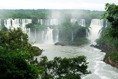  آبشار ایگازو در مرز آرژانتین و برزیل 