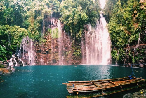  آبشار تیناگو در فیلیپین 
