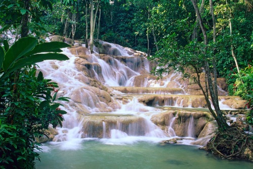  آبشار دانز در جامائیکا 