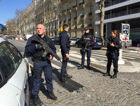 تدابیر امنیتی در اطراف دفتر صندوق بین المللی پول در پاریس