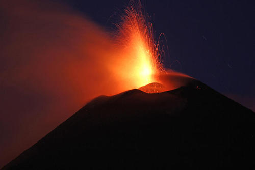 فعالیت آتشفشان کوه اتنا در ایتالیا