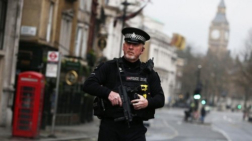 آماده باش پلیس لندن بعد از حمله اخیر در نزدیکی ساختمان پارلمان بریتانیا