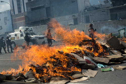 ادامه تظاهرات مخالفان حکومت ونزوئلا – کاراکاس