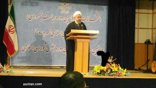   روحانی هنگام ثبت نام کاندیداتوری ریاست جمهوری