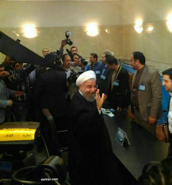   روحانی هنگام ثبت نام کاندیداتوری ریاست جمهوری