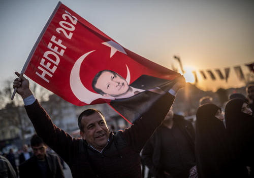 گردهمایی حامیان رجب طیب اردوغان و تغییر قانون اساسی ترکیه – استانبول