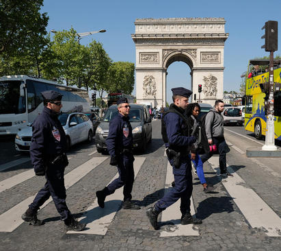 تشدید تدابیر امنیتی در پاریس پس از حمله تروریستی پنج شنبه شب و در آستانه برگزاری انتخابات ریاست جمهوی روز یکشنبه