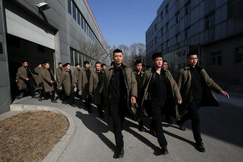 کارآموزان یک شرکت امنیتی خصوصی چین در حال تمرین – پکن