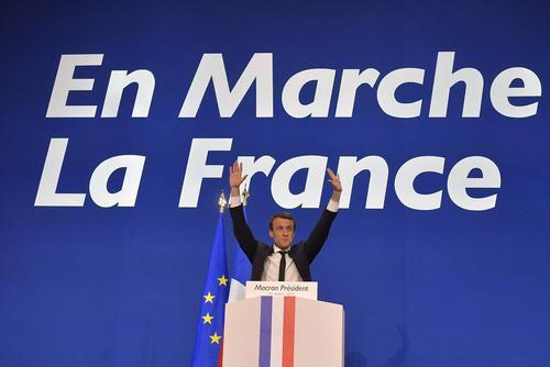 سخنرانی امانوئل مکرون نامزد پیروز در مرحله نخست انتخابات ریاست جمهوری فرانسه در جمع حامیانش – پاریس