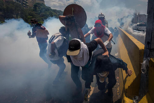 ادامه ناآرامی ها و تظاهرات ضد حکومتی در شهر کاراکاس ونزوئلا