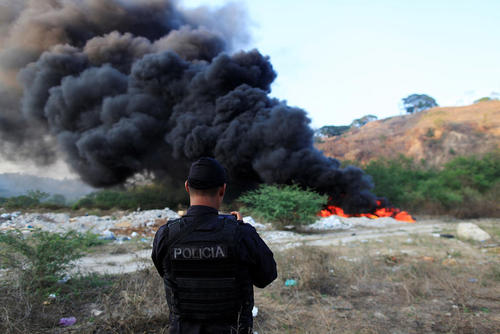 آتش زدن محموله کوکایین از سوی پلیس السالوادور