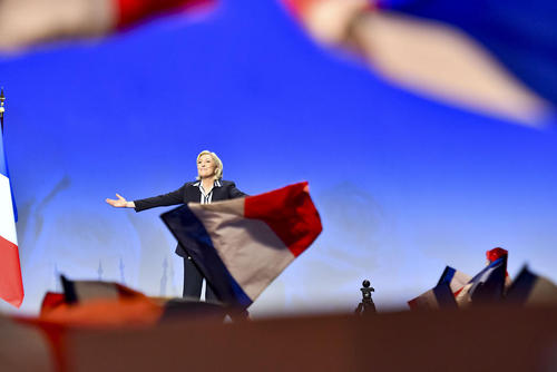 مارین لوپن نامزد انتخابات ریاست جمهوری فرانسه در جمع حامیانش در شهر نیس فرانسه