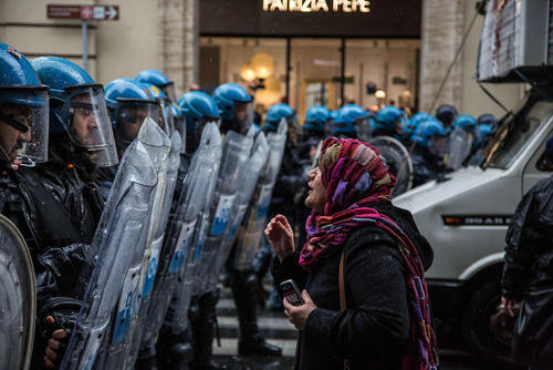درگیری پلیس با معترضان در تورین، ایتالیا