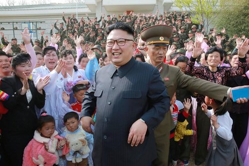 بازدید رهبر کره شمالی از استحکامات دفاعی جزیره ای  در این کشور