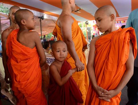 یک جشنواره بودایی ها در کلکته هند