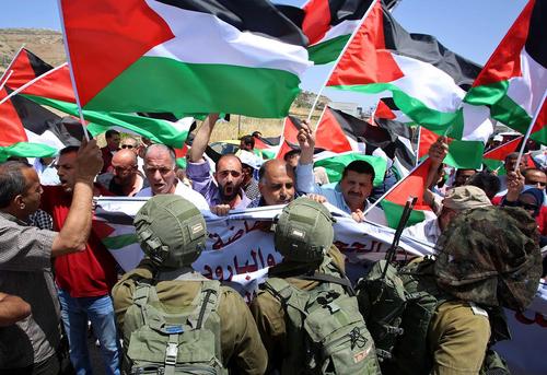 تظاهرات فلسطینی ها در همبستگی با زندانیان فلسطینی اعتصاب غذا کننده – نابلس