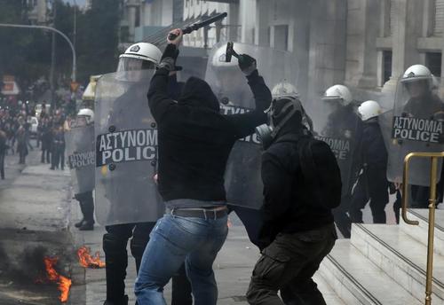 تظاهرات و اعتصاب عمومی علیه سیاست های ریاضت اقتصادی دولت در شهر آتن یونان