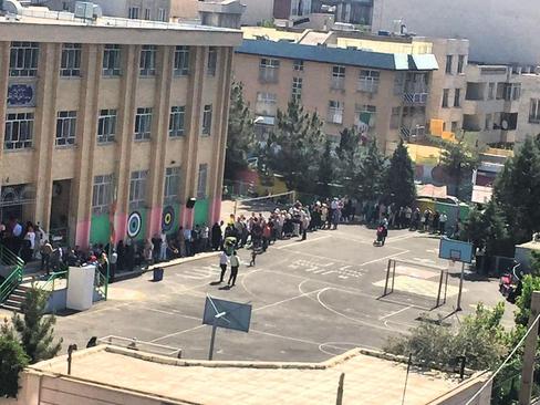 صف رای در محله مرزداران تهران
