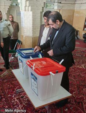 محسن رضایی رای خود را به صندوق انداخت