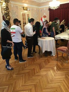 صف رای در سفارت ایران در مجارستان - پوداپست