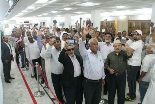 صف رای دهندگان در سفارت ایران در کویت