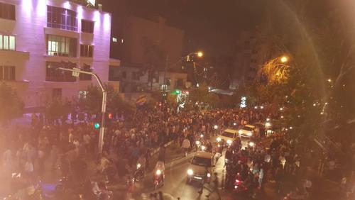  جشن پیروزی انتخابات در میدان ونک تهران
