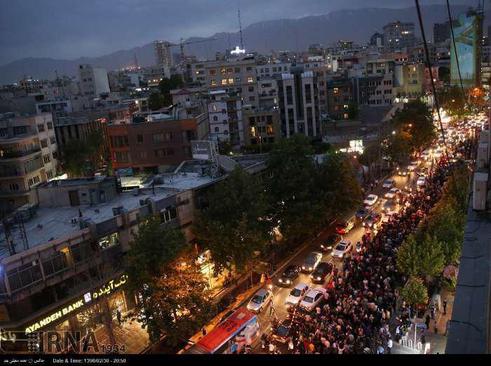 جشن پیروزی انتخابات در خیابان ولیعصر تهران