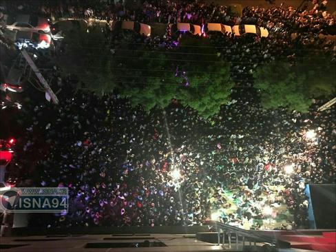 جشن مردمی مقابل ستاد حسن روحانی در بندرعباس