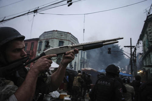 حمله پلیس برزیل به یک محله بدنام تجمع قاچاقچیان و معتادان به مواد مخدر در شهر سائوپائولو