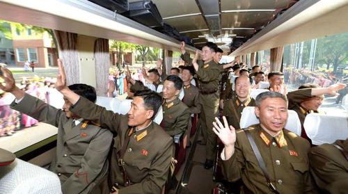 استقبال از تیم سازنده یک موشک جدید بالستیک دوربرد در پایتخت کره شمالی