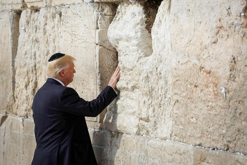 زیارت ترامپ و دخترش ایوانکا از دیوار ندبه در شهر قدس 