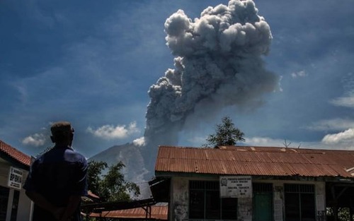 آتشفشان در جزیره کارو اندونزی
