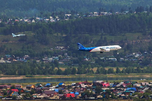 پرواز آزمایشی موفق یک فروند هواپیمای مسافربری جدید ساخت روسیه