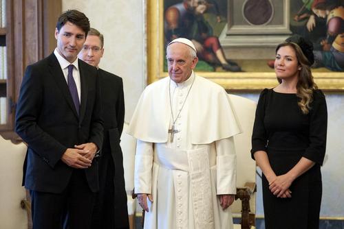 دیدار نخست وزیر کانادا و همسرش با پاپ فرانسیس در واتیکان