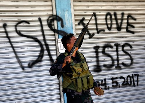 ادامه نبرد بین نیروهای ارتش فیلیپین با شبه نظامیان وابسته به داعش در شهر ماراوی در جنوب فیلیپین