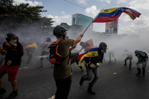 ادامه اعتراضات و تظاهرات ضد دولتی در شهر کاراکاس ونزوئلا