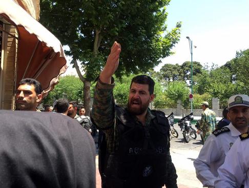 عکس های خبرگزاری شینهوا از لحظات پرالتهاب اطراف مجلس شورای اسلامی در ساعات حملات تروریستی روز چهارشنبه تهران